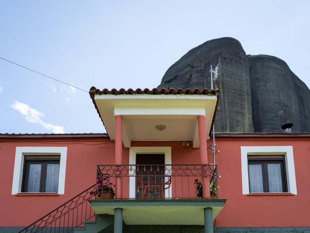 Fani'S House Under Meteora Apartment Kastraki  Bagian luar foto