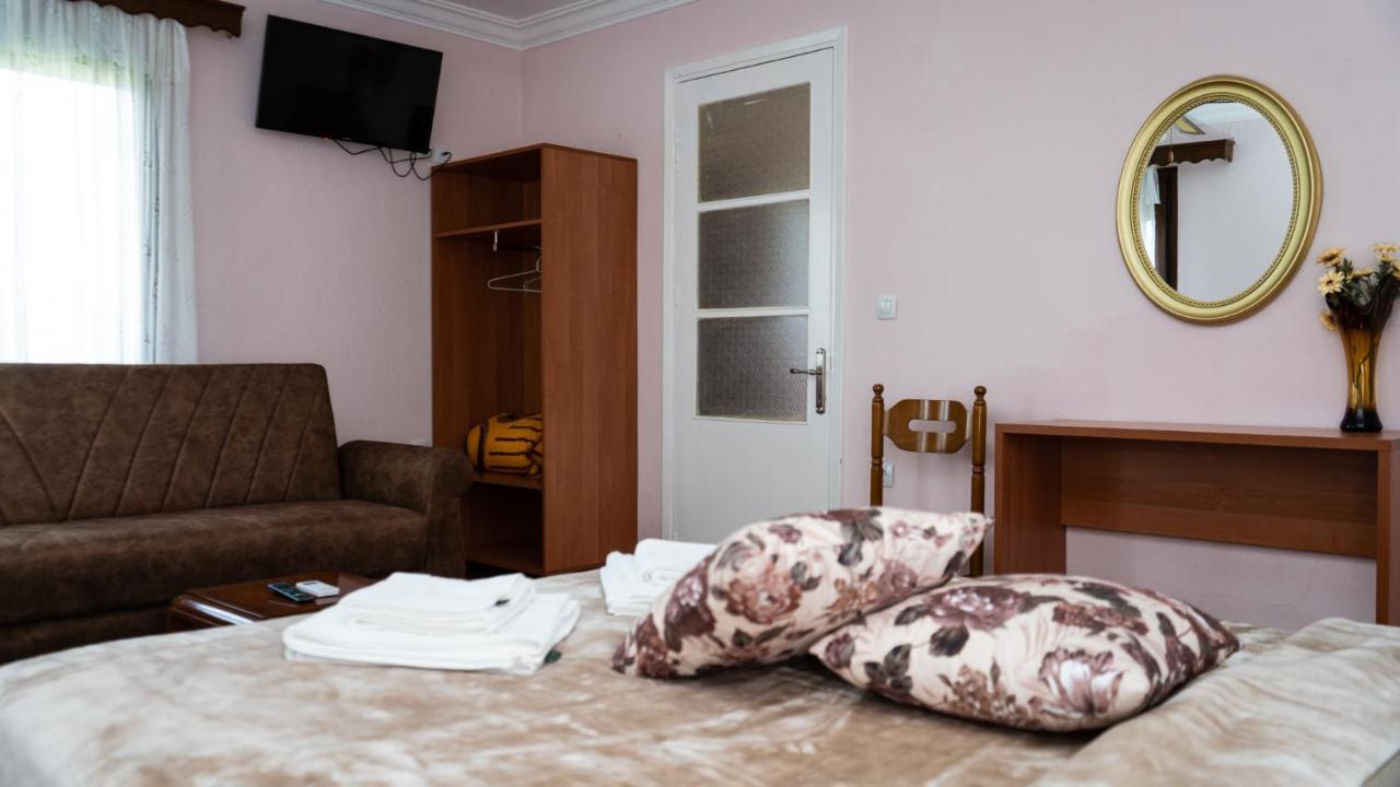 Fani'S House Under Meteora Apartment Kastraki  Bagian luar foto